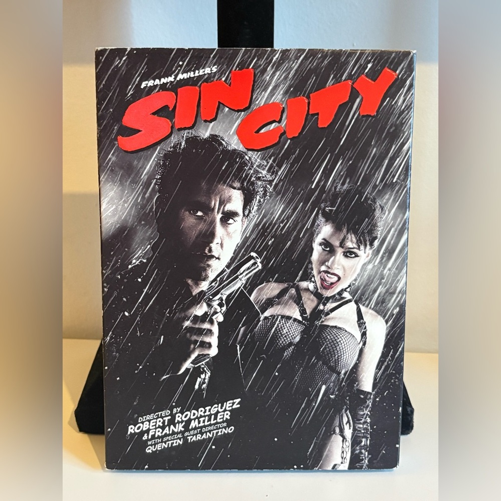 Sin City DVD 2005 Movie + Slipcover Bruce Willis Jessica Alba Tarantino Action